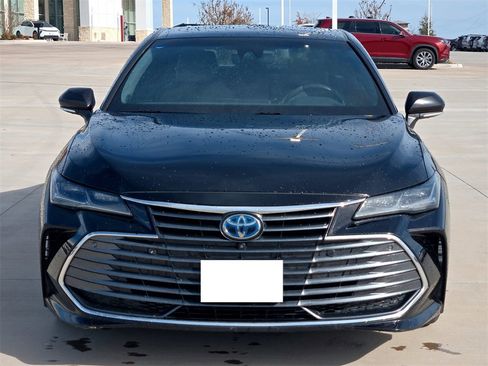Used 2021 Toyota Avalon Limited image 8
