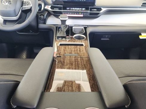 New 2026 Toyota Sienna Platinum AWD/4WD image 22
