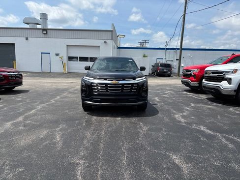 New 2026 Chevrolet Equinox LT w/ Convenience Package II AWD/4WD image 2