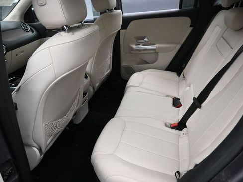 Used 2023 Mercedes-Benz GLA 250 4MATIC image 29