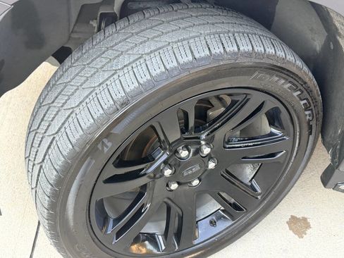 Used 2017 Cadillac Escalade Luxury image 35