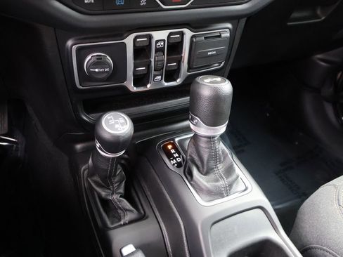 Used 2024 Jeep Wrangler Unlimited Sahara image 38