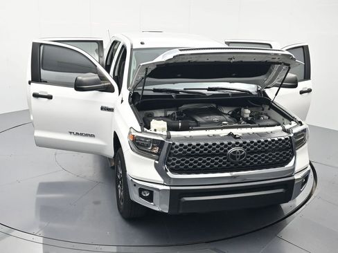 Used 2018 Toyota Tundra SR5 w/ TRD Off Road Package AWD/4WD image 44