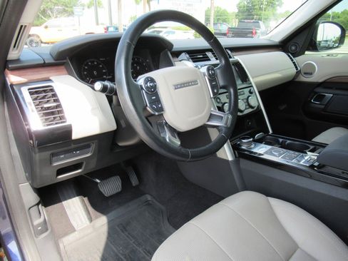 Used 2018 Land Rover Discovery HSE AWD/4WD image 19