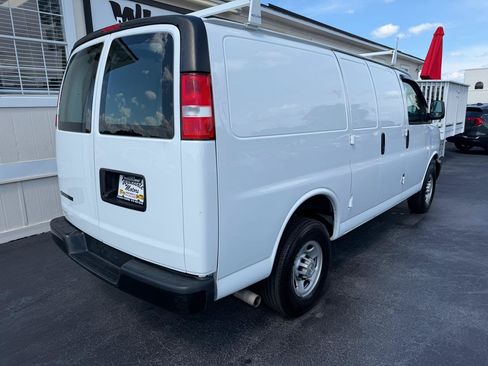 Used 2022 Chevrolet Express 2500 w/ Driver Convenience Package RWD image 7