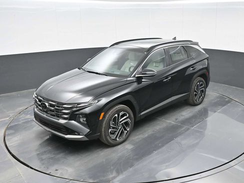 Certified 2025 Hyundai Tucson Limited image 24