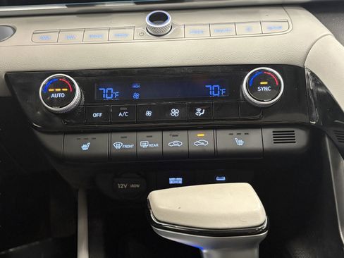 Used 2024 Hyundai Elantra Limited image 10