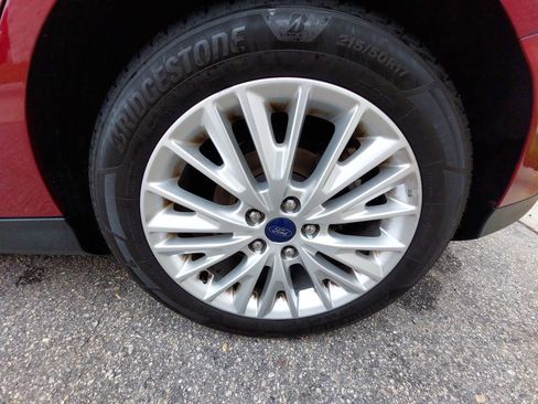 Used 2017 Ford Focus Titanium w/ Titanium Technology Package FWD image 36