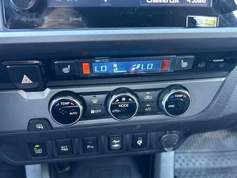 Used 2016 Toyota Tacoma TRD Sport w/ Premium & Technology Package RWD image 32