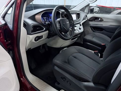 Used 2023 Chrysler Voyager LX FWD image 20