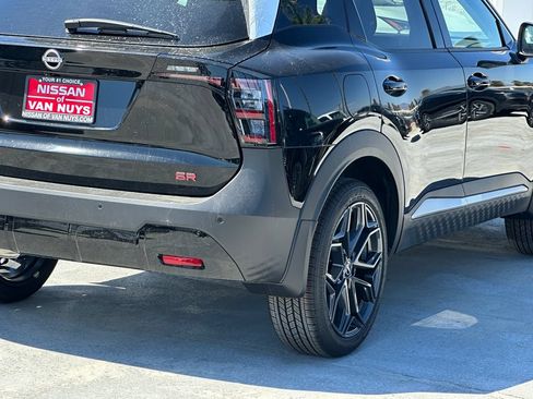 New 2026 Nissan Kicks SR w/ SR Premium Package FWD image 7