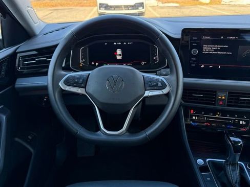 Certified 2025 Volkswagen Jetta SEL image 19