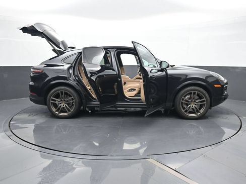 Certified 2021 Porsche Cayenne Coupe AWD/4WD image 33