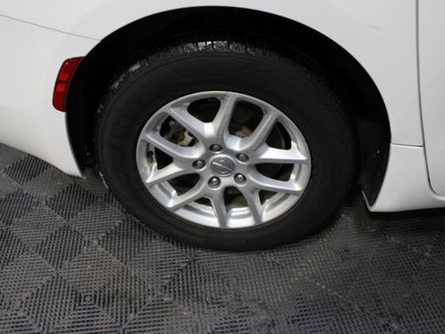 Used 2020 Chrysler Voyager Lxi image 21