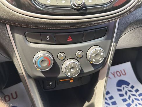 Used 2018 Chevrolet Trax LT w/ Sun & Sound Package FWD image 22