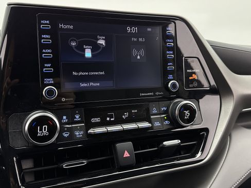 Used 2022 Toyota Highlander LE AWD/4WD image 21