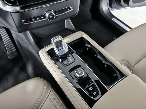 Used 2026 Volvo XC90 B6 Plus w/ Protection Package Premier image 19