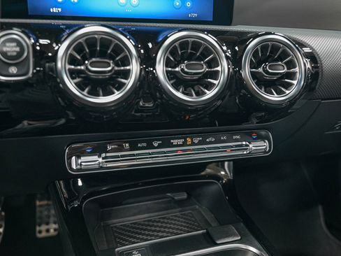 Used 2025 Mercedes-Benz CLA 250 4MATIC image 22