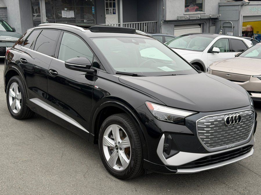 Used 2023 Audi Q4 e-tron Premium Plus w/ Premium Plus AWD/4WD image 3