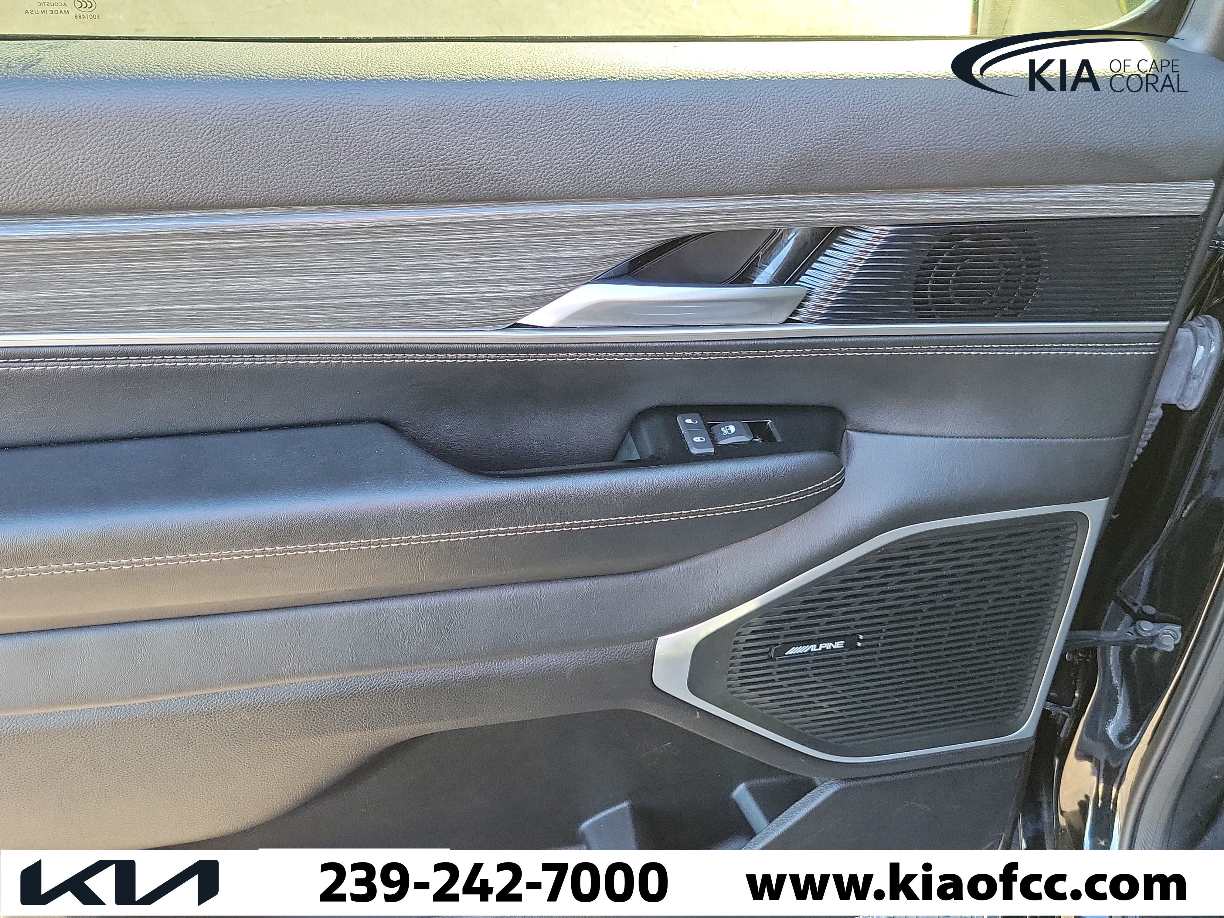 Used 2024 Jeep Wagoneer L Series III w/ Flexible Seating Group AWD/4WD image 15