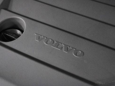 Certified 2026 Volvo XC40 B5 Plus w/ Protection Package Premier image 25