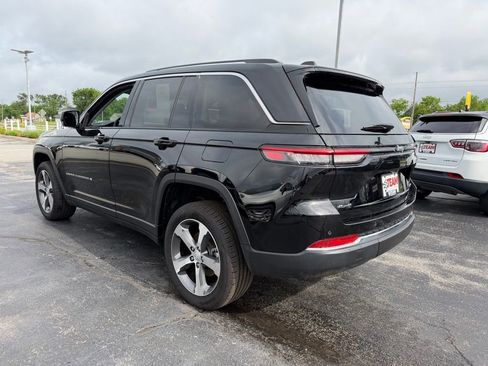 Used 2023 Jeep Grand Cherokee Limited AWD/4WD image 5