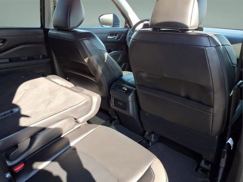 Certified 2025 Nissan Pathfinder SL AWD/4WD image 18