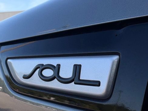 Used 2018 Kia Soul FWD image 12