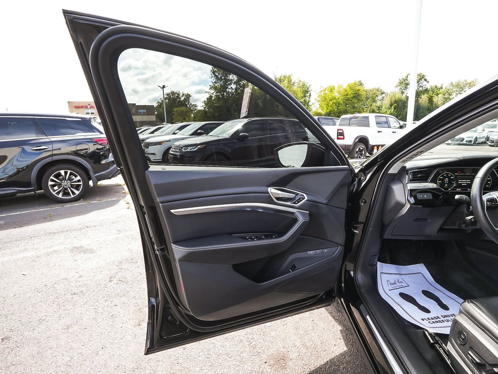 Used 2024 Audi Q8 e-tron Premium AWD/4WD image 11