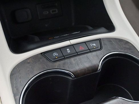 Used 2023 GMC Acadia Denali w/ Denali Ultimate Package FWD image 23