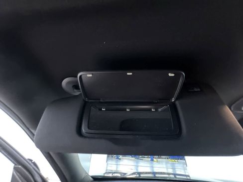 Used 2025 Chevrolet Trax RS w/ Sunroof Package image 32