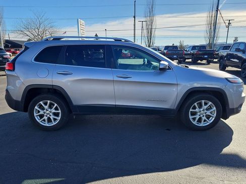 Used 2018 Jeep Cherokee Latitude image 7