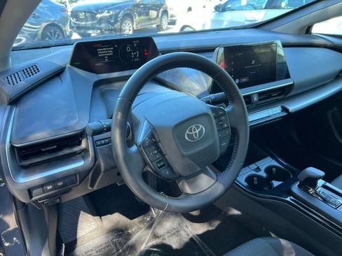 Used 2025 Toyota Prius LE image 29