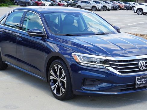 Used 2020 Volkswagen Passat 2.0T SEL FWD image 3
