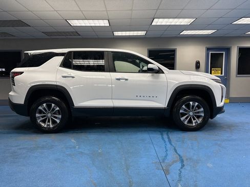 New 2026 Chevrolet Equinox LT image 2