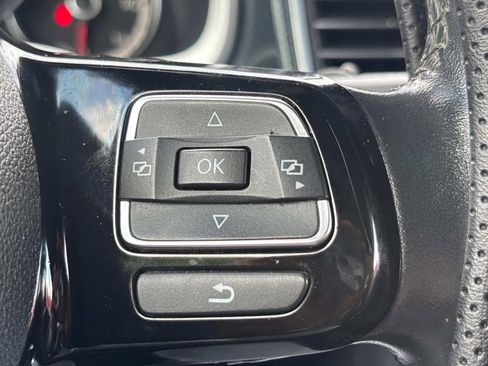 Used 2013 Volkswagen Beetle 2.0T image 17