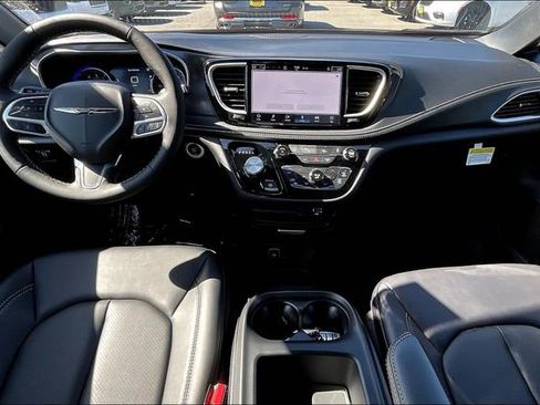 New 2026 Chrysler Pacifica Select image 6