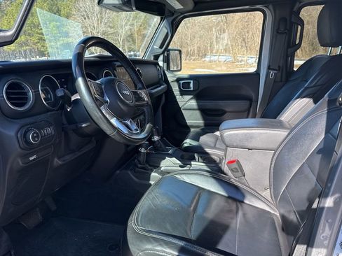 Used 2020 Jeep Gladiator Overland image 8