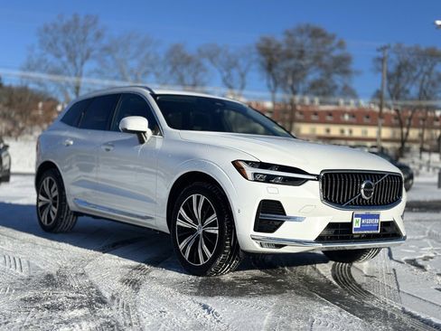 Used 2023 Volvo XC60 B5 Plus w/ Climate Package image 9