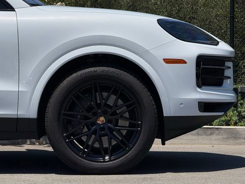 Certified 2026 Porsche Cayenne Coupe AWD/4WD image 12