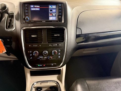 Used 2019 Dodge Grand Caravan SXT FWD image 14