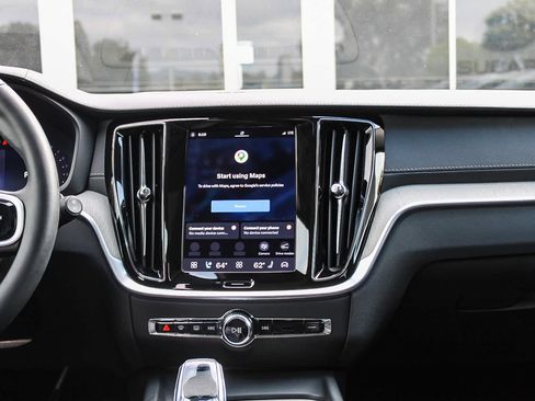 Used 2025 Volvo V60 B5 Cross Country Ultra w/ Protection Package Premier AWD/4WD image 13