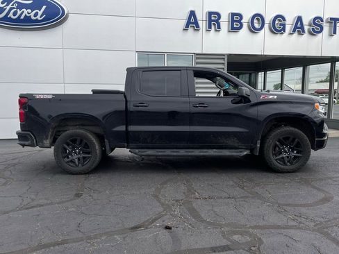 Used 2025 Chevrolet Silverado 1500 LT Trail Boss w/ Convenience Package II image 2