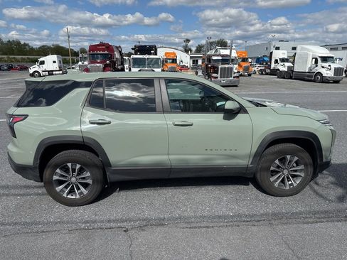 Used 2025 Chevrolet Equinox LT w/ Safety and Technology Package FWD image 6