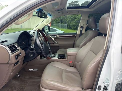 Used 2018 Lexus GX 460 Luxury w/ Preferred Accessory Package AWD/4WD image 10