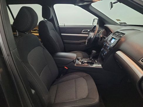Used 2017 Ford Explorer XLT AWD/4WD image 21