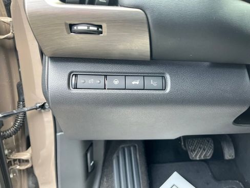Used 2023 Nissan Pathfinder Platinum AWD/4WD image 16