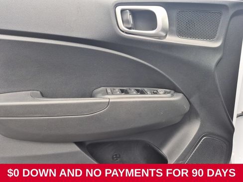 Used 2025 Hyundai Venue SEL FWD image 11