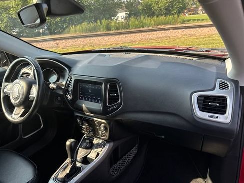 Used 2017 Jeep Compass Latitude w/ Popular Equipment Group AWD/4WD image 28