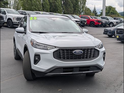 Used 2025 Ford Escape SE FWD image 4